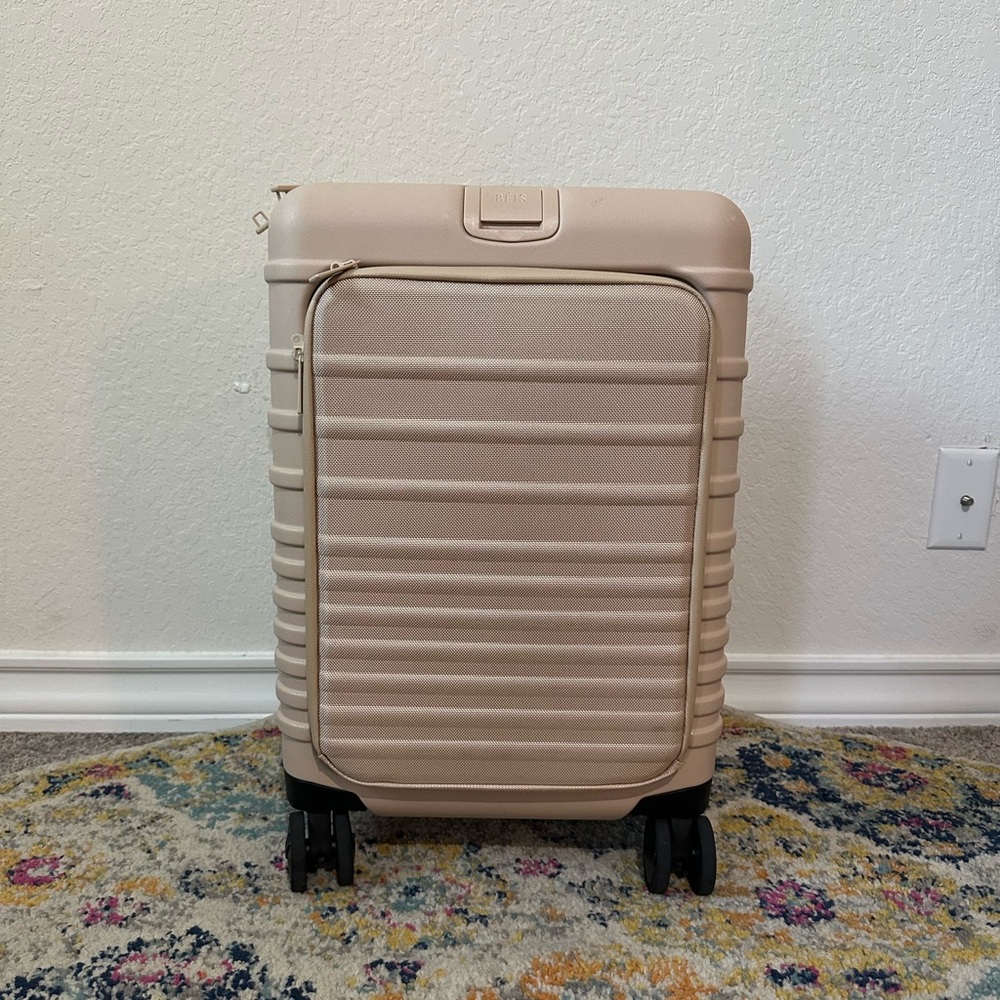 BEIS Front Pocket Roller - Used Twice